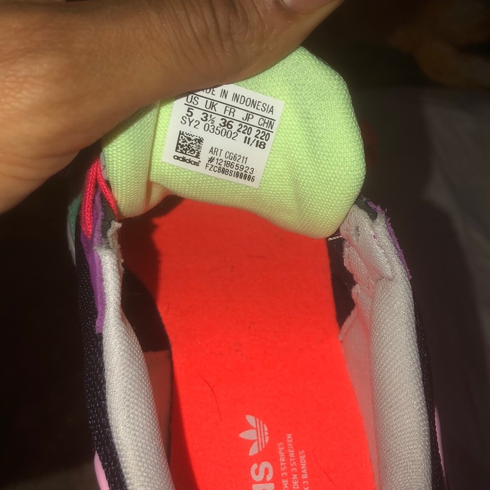Women’s Adidas Sneakers - Picture 5 of 6